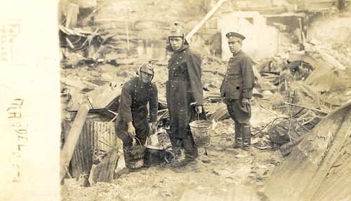 Un Paseo por la Historia: Los Peláez en la Rambla de Mar del Plata - 1924 11 8998